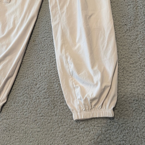Vuori Womens Cargo Jogger Pants Size Medium Ivory White Drawstring VW4056 - Picture 2 of 12